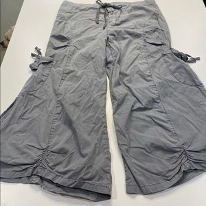 Open leg Capri pants with pockets